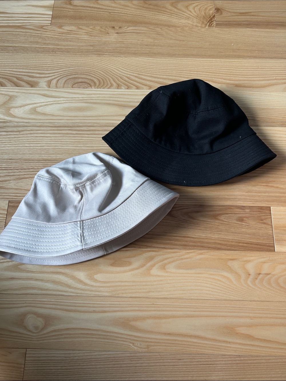 SHEIN Kids Reversible Bucket Hat - Black & Cream